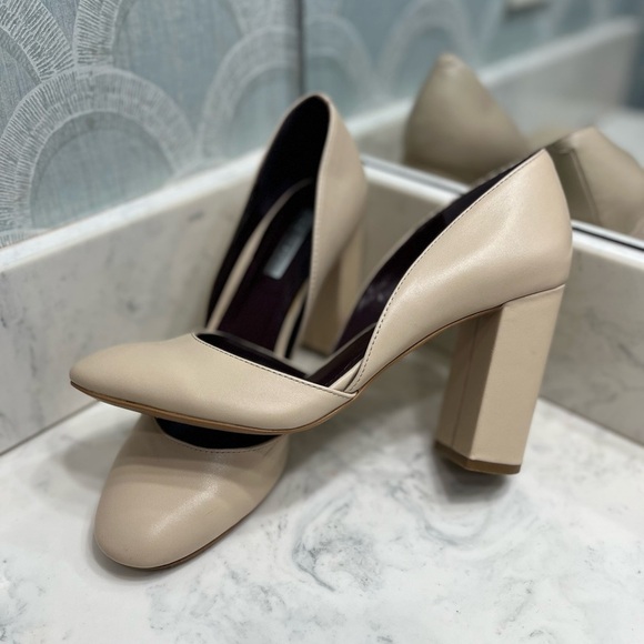 BCBGeneration Cream Pumps Block Heel Size 8M GUC - Picture 3 of 5